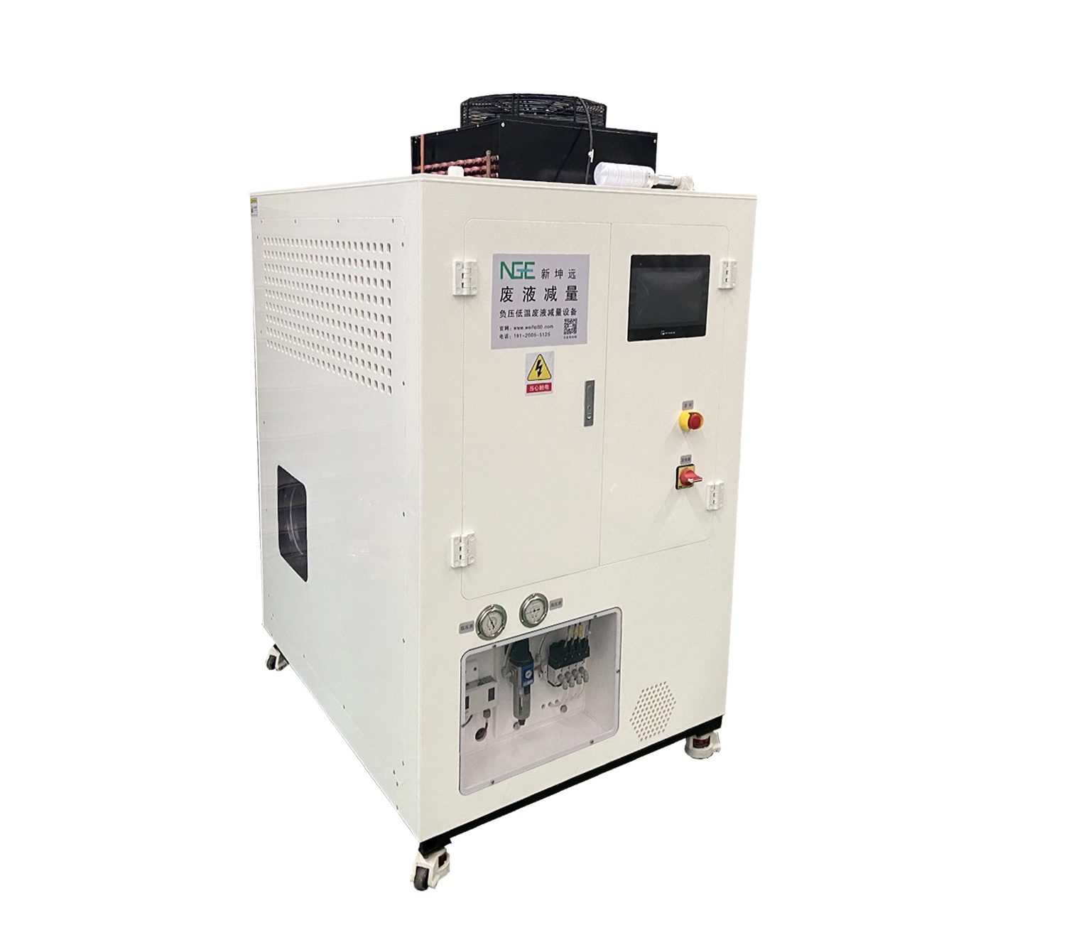 How does the wastewater evaporator prevent scale?